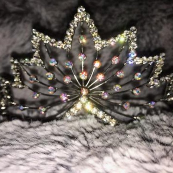 Glitzy Tiara main image 5